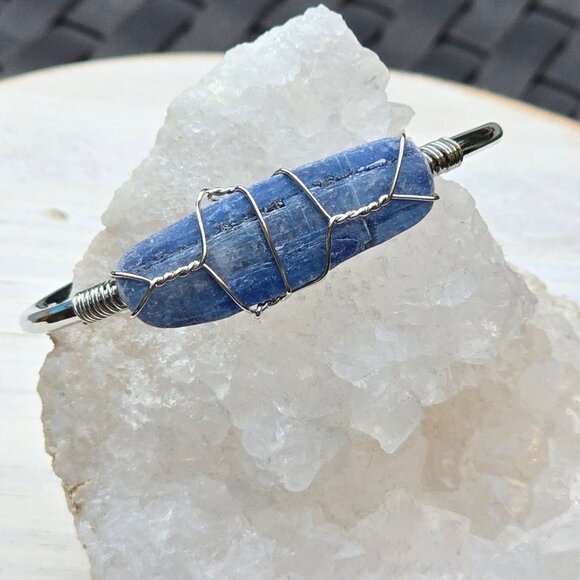 Blue Kyanite Wire Wrap Cuff–925 Silver Over Copper–Alignment & Clarity Talisman - Picture 3 of 9